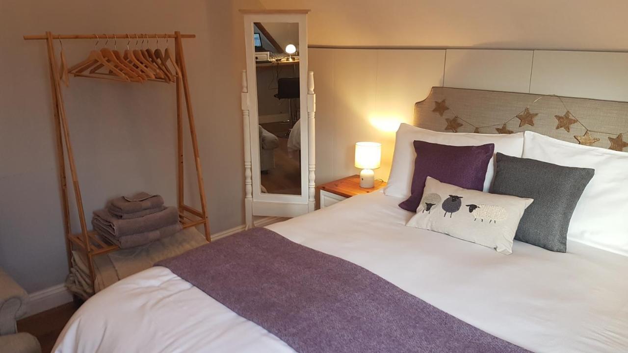 Post Office Row Apartment And Garden Crickhowell Eksteriør bilde