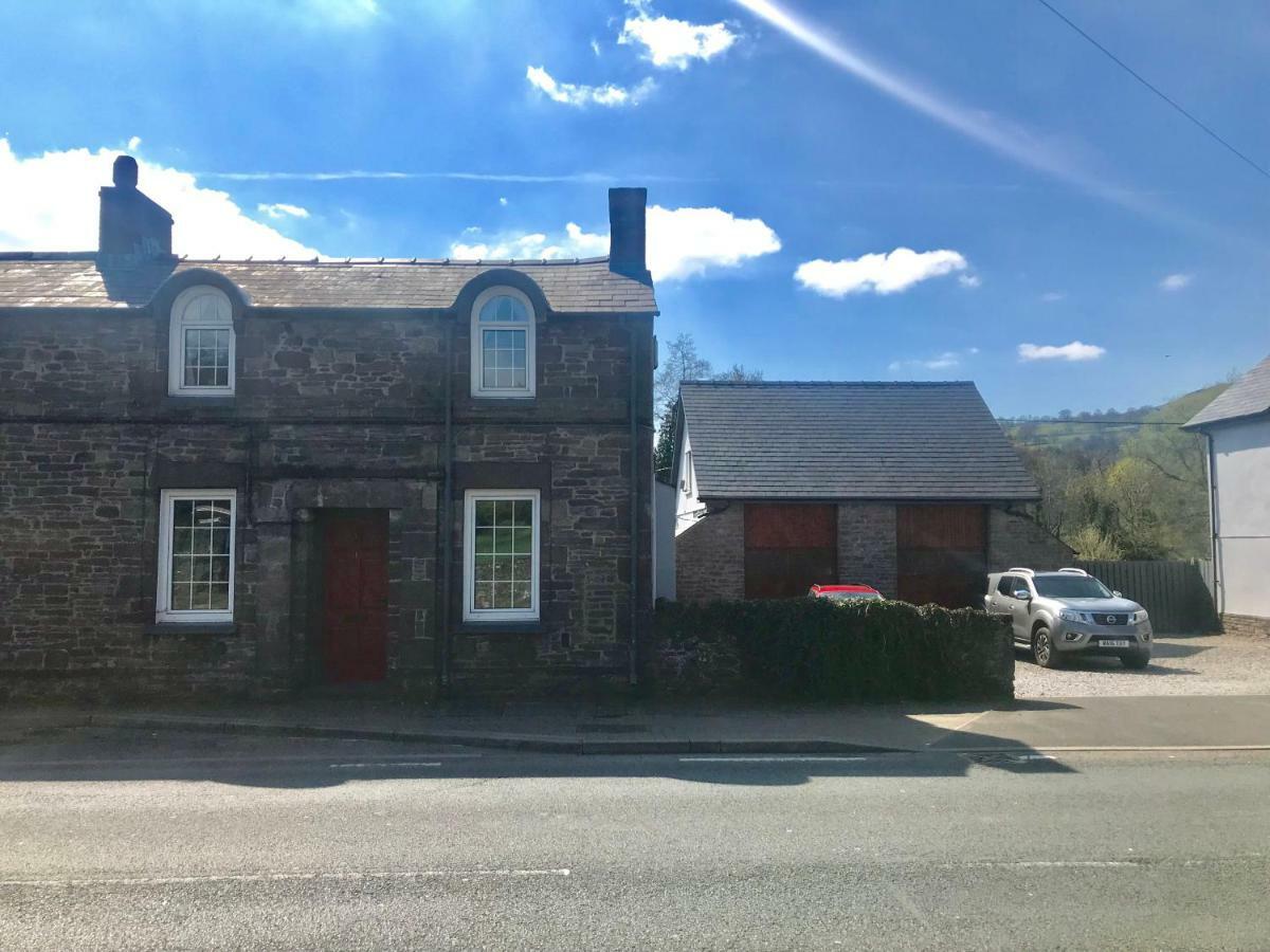 Post Office Row Apartment And Garden Crickhowell Eksteriør bilde